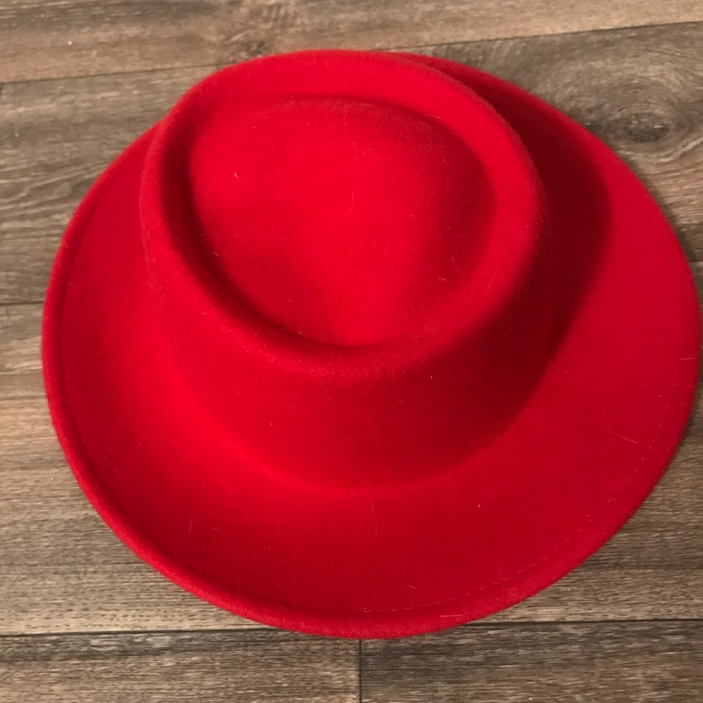 Red Agent Carter style brim hat